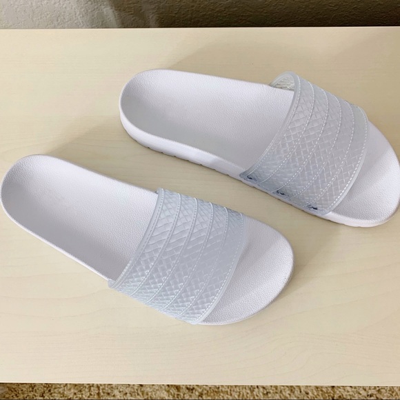 NEW Natalie Slip Ons- in White - Picture 3 of 5